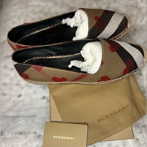 AUTHENTIC and RARE Burberry Heart and Canvas Check Espadrilles - Picture 4 of 12